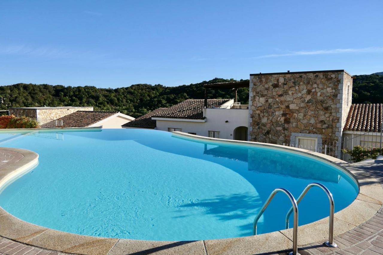 Residence Con Piscina A 4 Km Da Baja Sardinia Cala Bitta Dış mekan fotoğraf