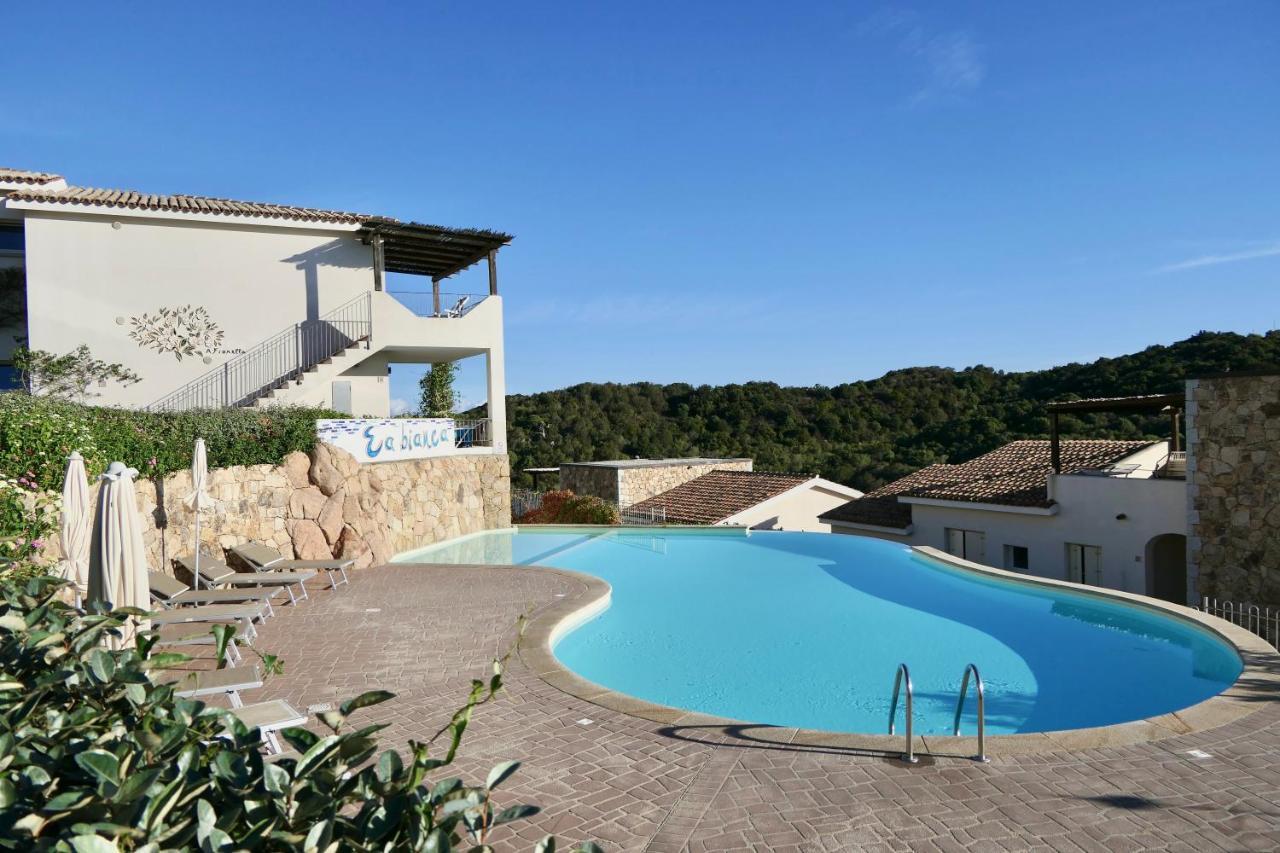 Residence Con Piscina A 4 Km Da Baja Sardinia Cala Bitta Dış mekan fotoğraf